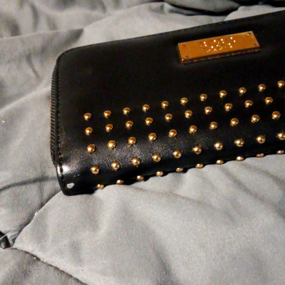 BCBG Wallet - Picture 5 of 5